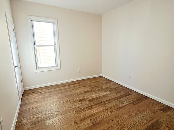 4th image of 156 Bayview Ave #1A
