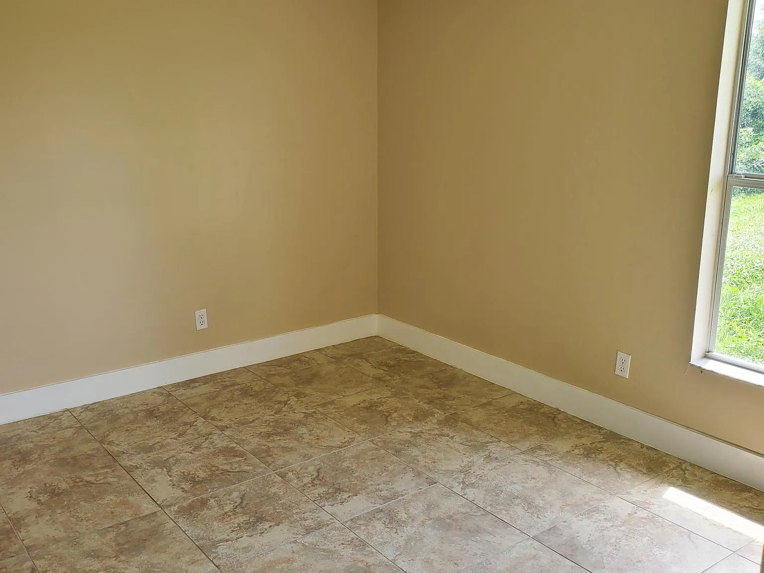 1118 Eisenhower Blvd — Photo 4