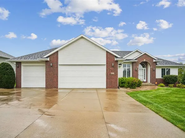 403 Wildflower Dr, Fairfax, IA 52228