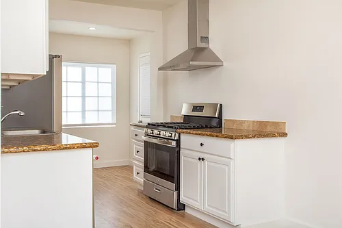 Refreshed + Bright 2 Bed/1 Bath in the Heart of North Park! Photo 1 Refreshed + Bright 2 Bed/1 Bath in the Heart of North Park! Photo 1