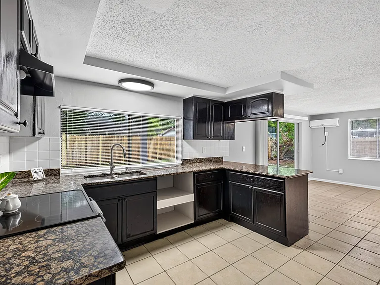 4031 Grayton Dr — Photo 8