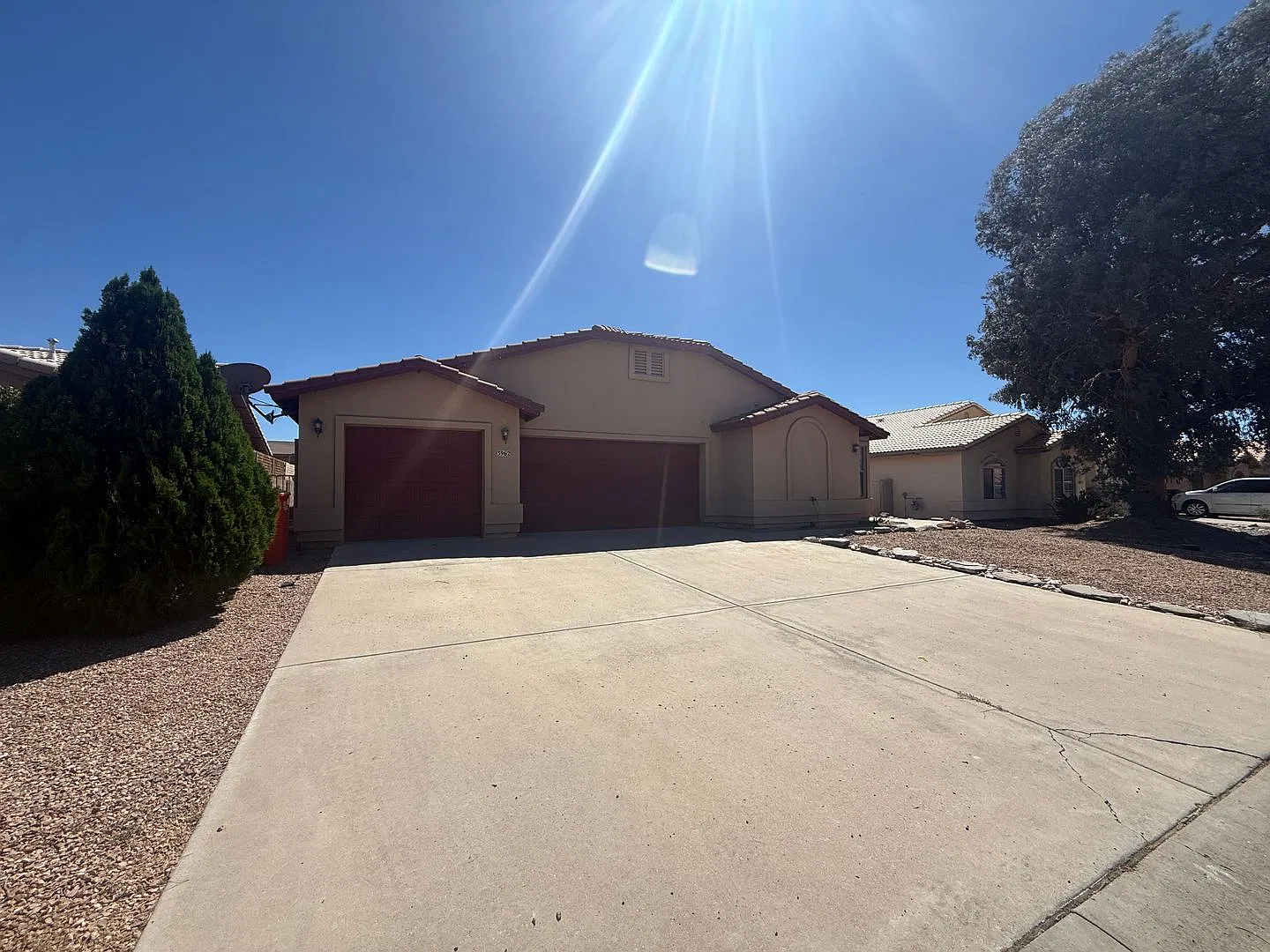 3 Bedroom 2 Bathroom Home — Photo 2