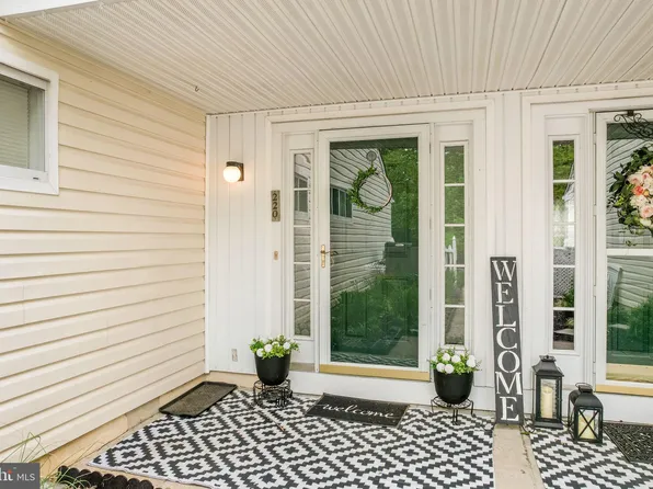 220 Windsor Ct Unit 220, Glen Mills, PA 19342