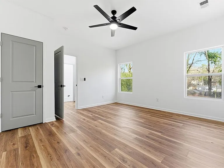 1386 Elizabeth Ave SW — Photo 19