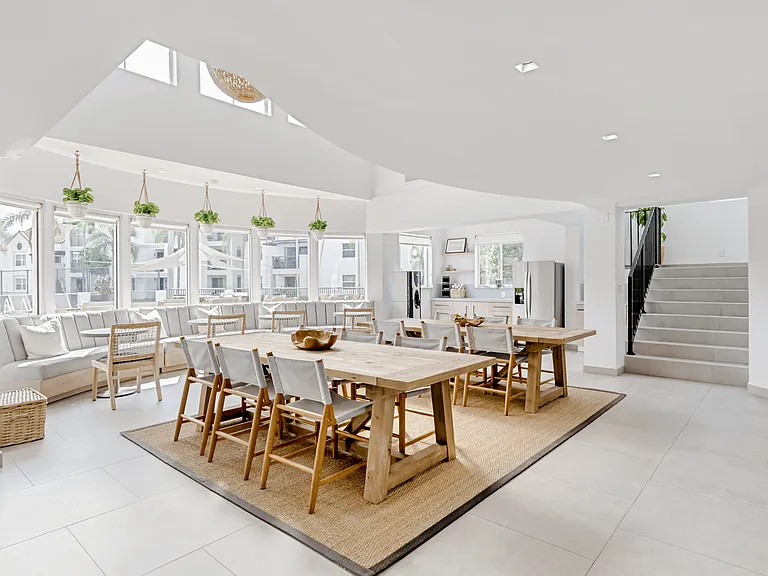 Sheridan Ocean Club Apartments — Photo 23