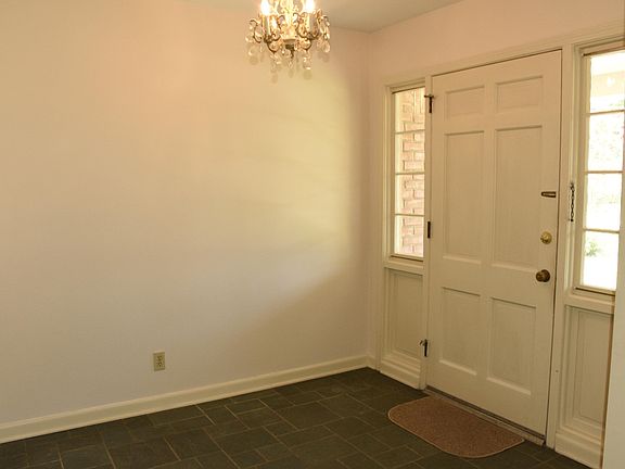 5th image of 976 Parkridge Cir E