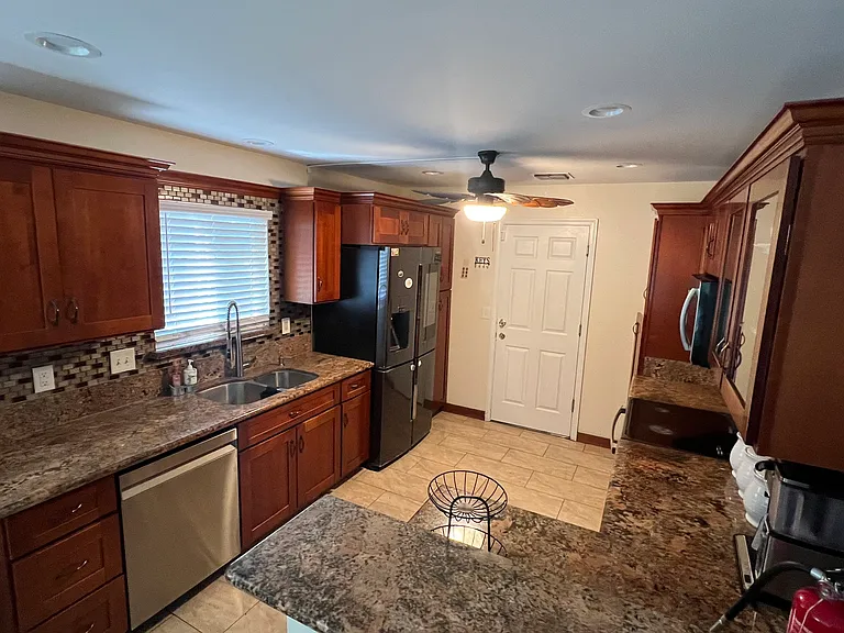 Kawailani Cir — Photo 15
