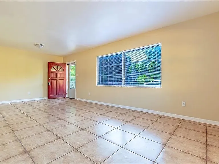 3 bed, 1226 sqft, $1,947 — Photo 3