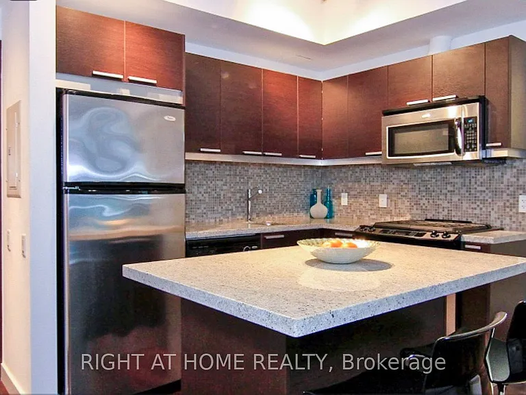 25 Oxley St #412 — Photo 5