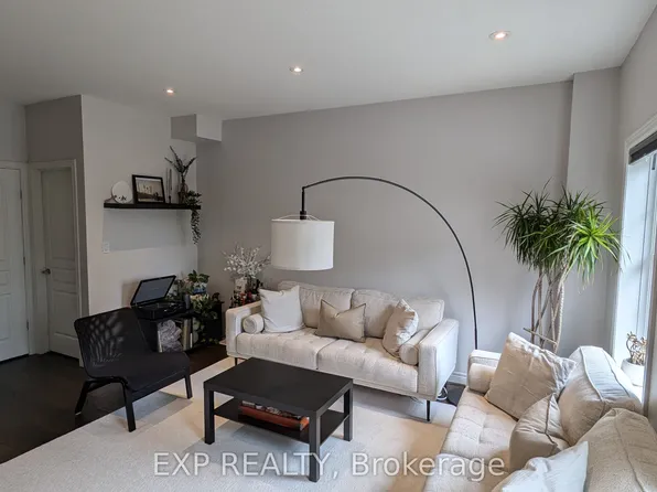90 Robert Peel Rd, Kitchener, ON N2H 0B6
