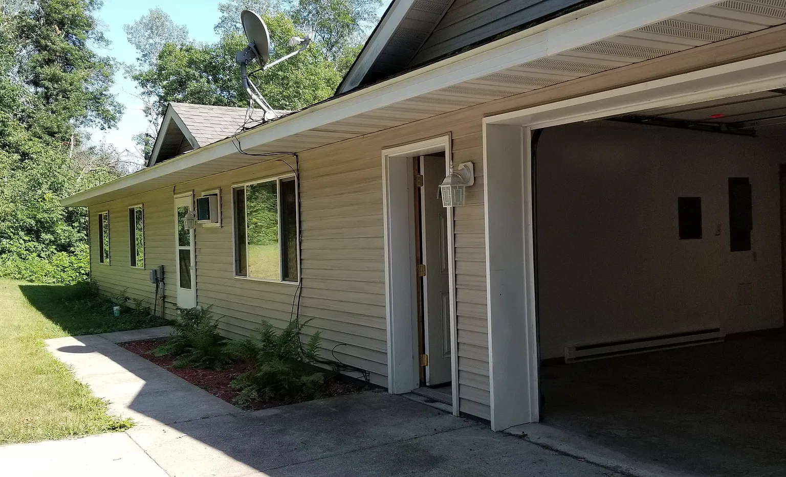 Single Level Energy Efficient 2+ Bedroom Home on 17 Acres — Photo 4