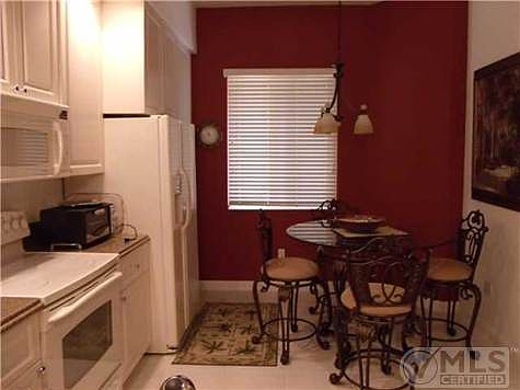 5th image of 17 Harbour Isle Dr #205