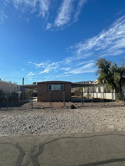 3 bed, 2.0 bath, 840 sqft, $1,100 — Photo 1