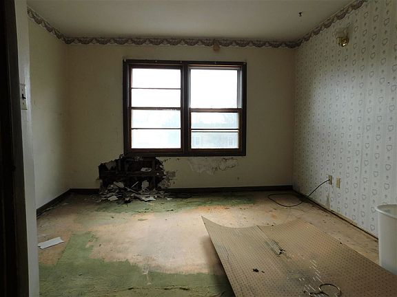 2nd image of 3119 NW Kinyon Ave