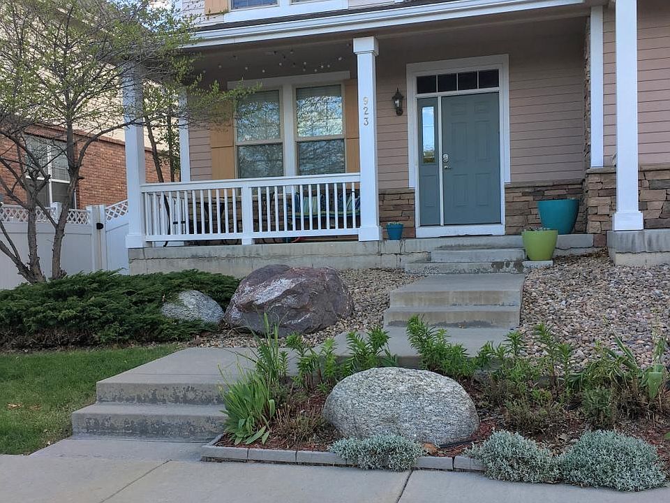 1st image of 923 N Roslyn Ct