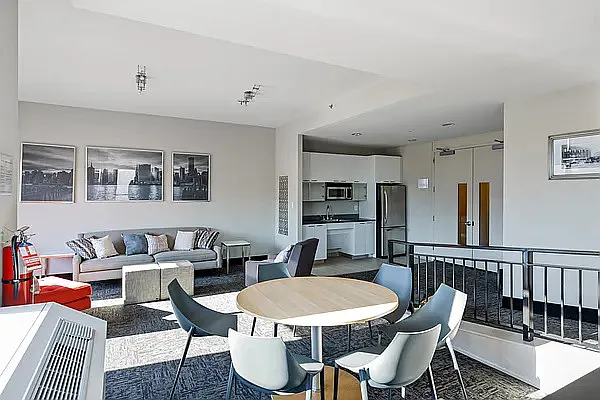 Rented by EASYRENT REALTY LLC | media 28