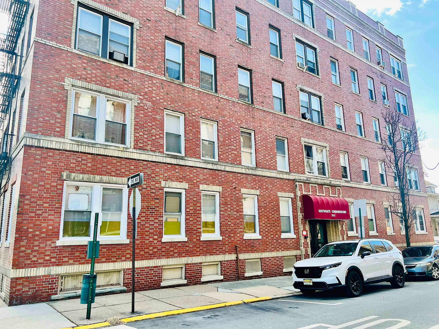 1 bed, 1.0 bath, $1,900 — Photo 1