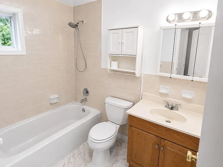 5 Fishkill Glen Dr #B — Photo 10