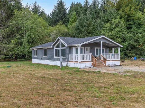400 Paige Ln, Crescent City, CA 95531