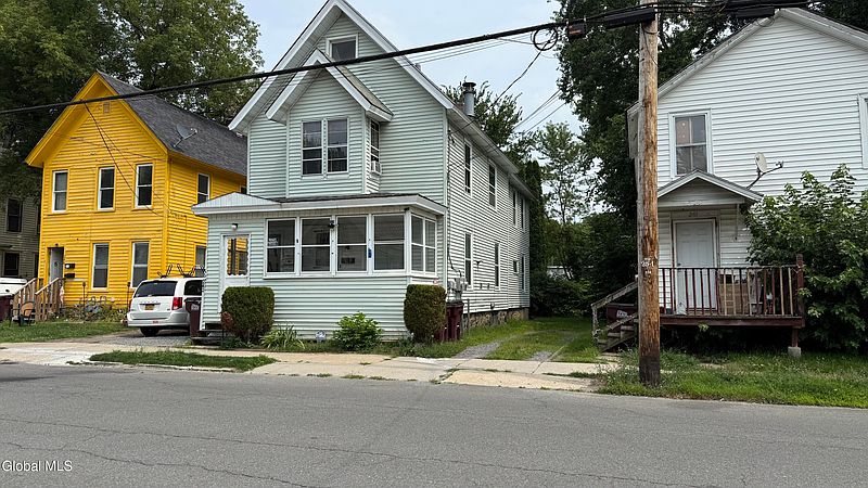3rd image of 242 Bleecker Street