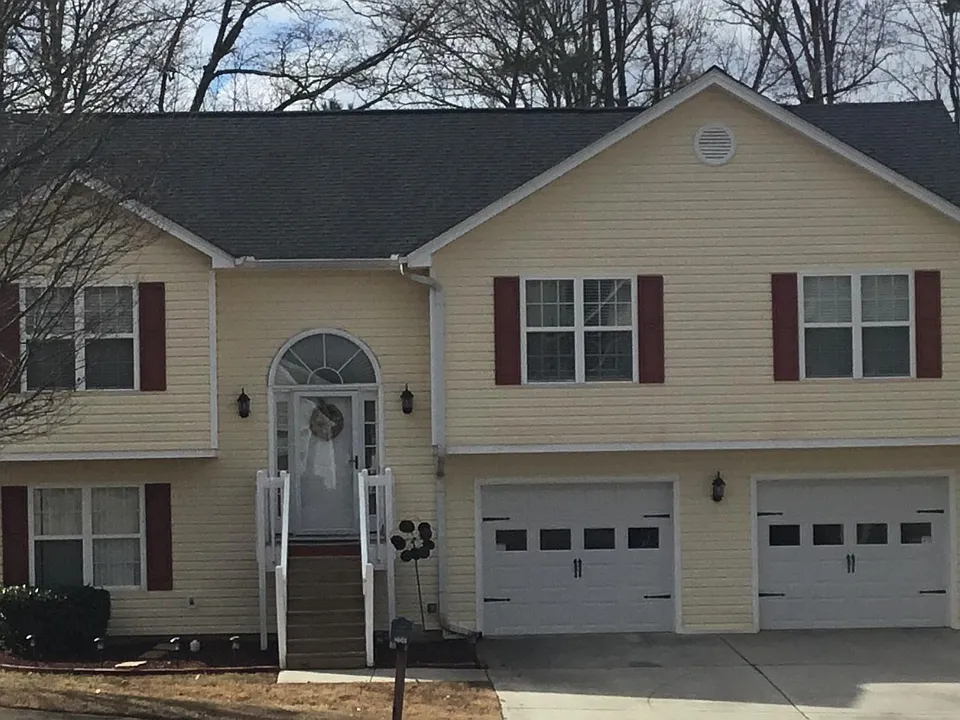 Ashland Manor Dr