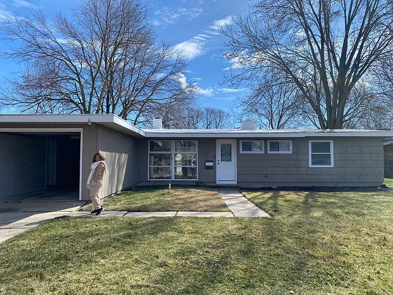 728 Whitehall Dr — Photo 1