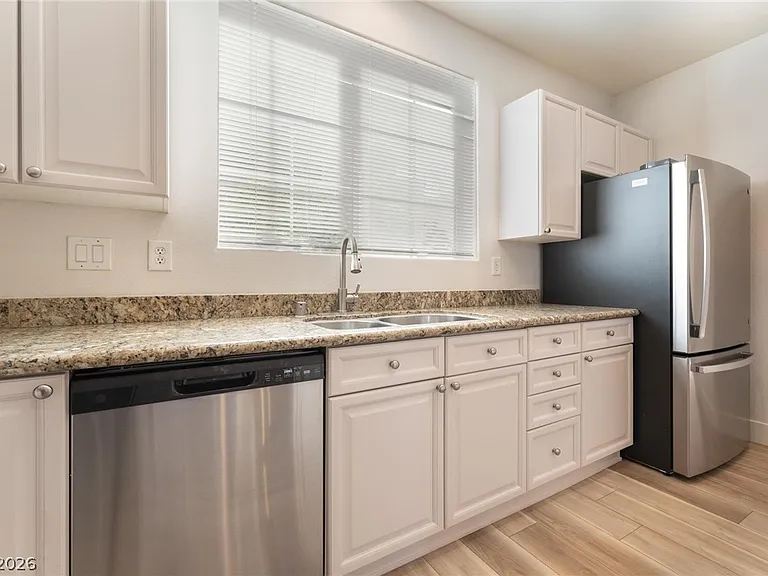 7564 Cultural Ct — Photo 32
