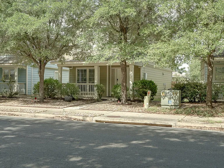 9405 Rowlands Sayle Rd — Photo 2