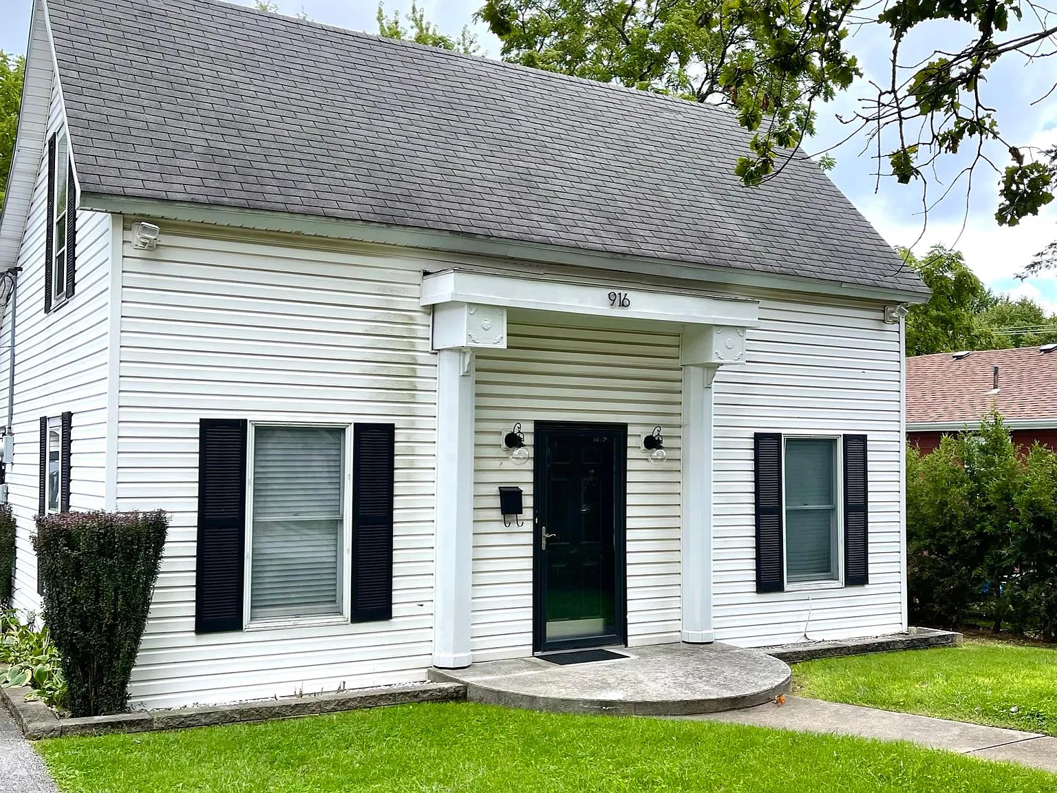 916 N Fremont Ave — Photo 1