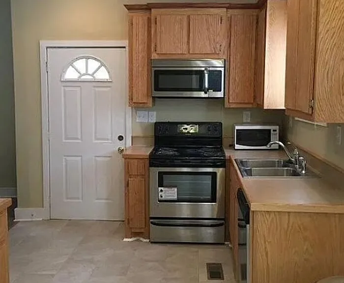 139 Alexander St — Photo 2