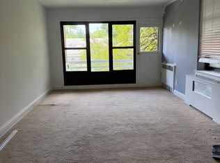 14 Stoner Ave #2G, Great Neck, NY 11021