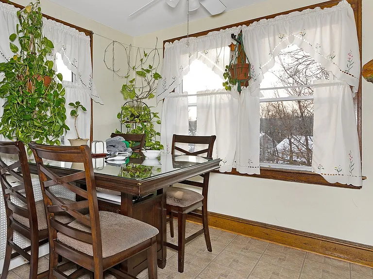 35 McKinley Ave — Photo 7