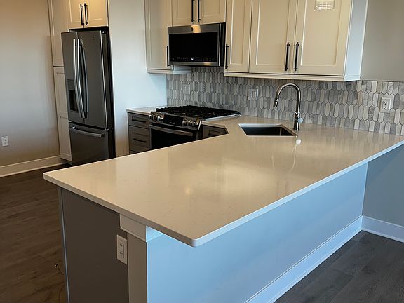 3rd image of 511 Hancock St #408