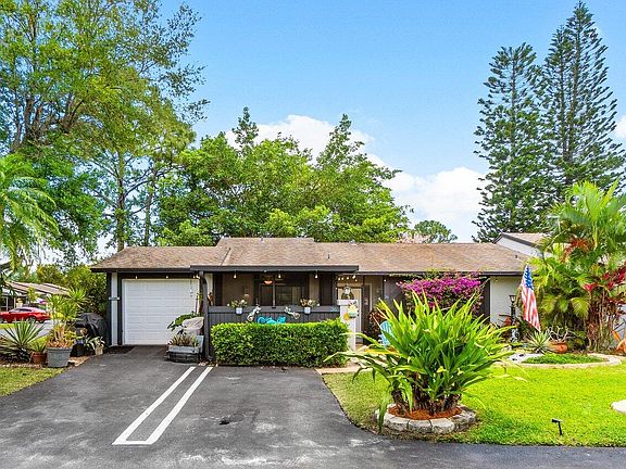 2nd image of 36 N Mahoris Drive