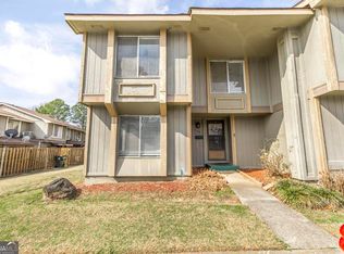 140 Stoneridge Dr, Warner Robins, GA