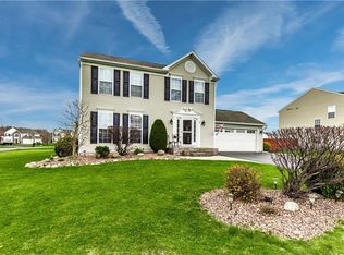 9 Dolphin Dr, Baldwinsville, NY 13027