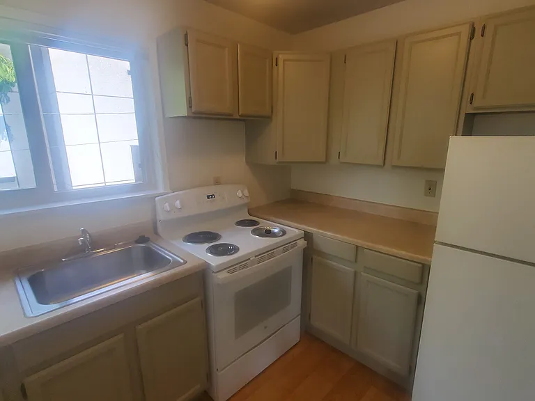1201 NE 52nd St #11 — Photo 5