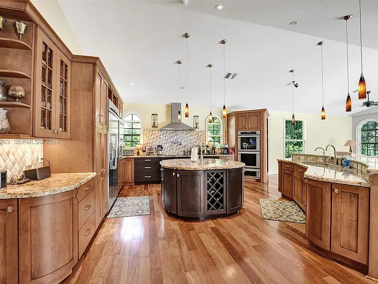 22180 Woodset Ln — Photo 56