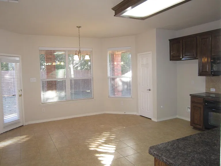 1100 Arthurs Ct — Photo 6