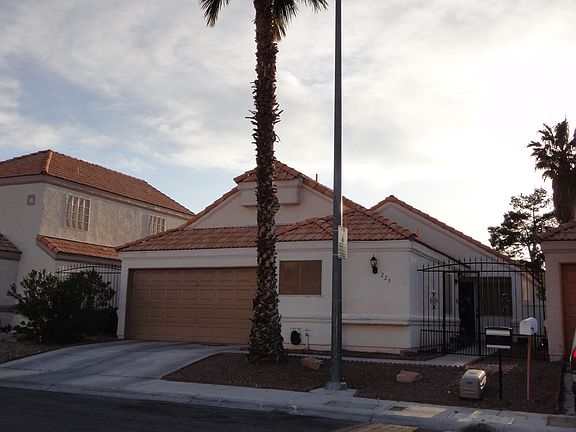 2nd image of 225 Dawn Isle Dr