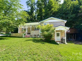 913 Dorothy St, Hendersonville, NC 28791