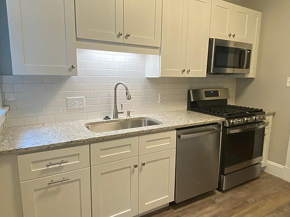 3rd image of 4540 Floral Ave APT 4
