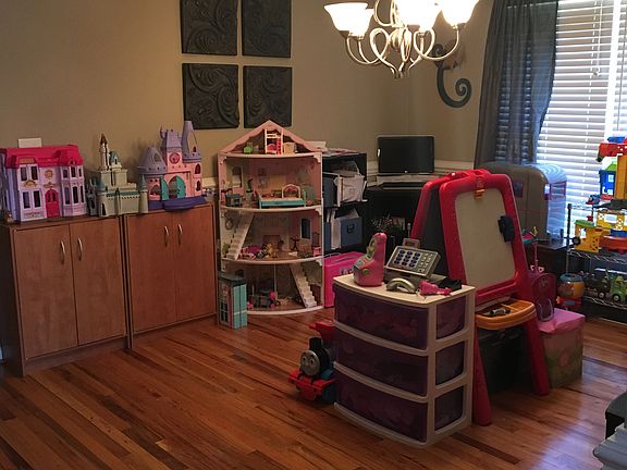 Dining room/playroom 