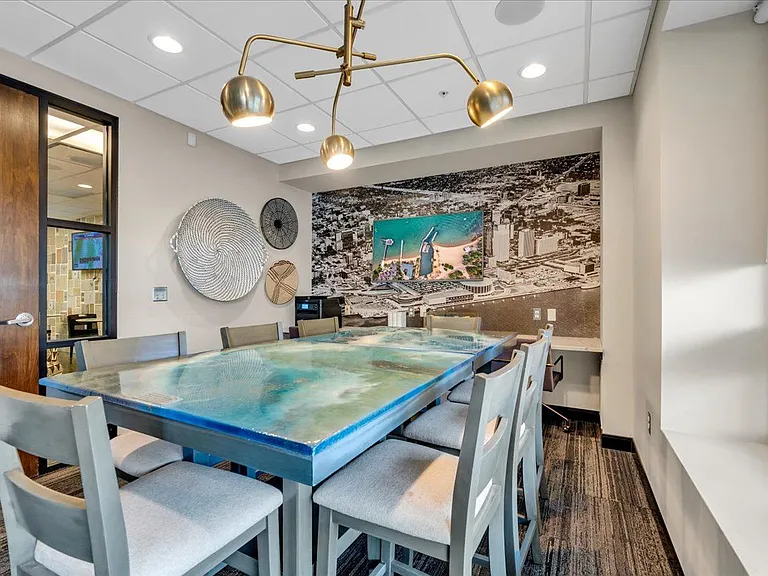 Waters Edge Apartments of Harbortown — Photo 22