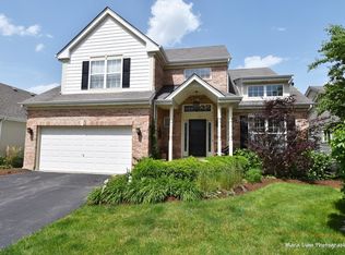 718 Viewpointe Dr, St Charles, IL 60174