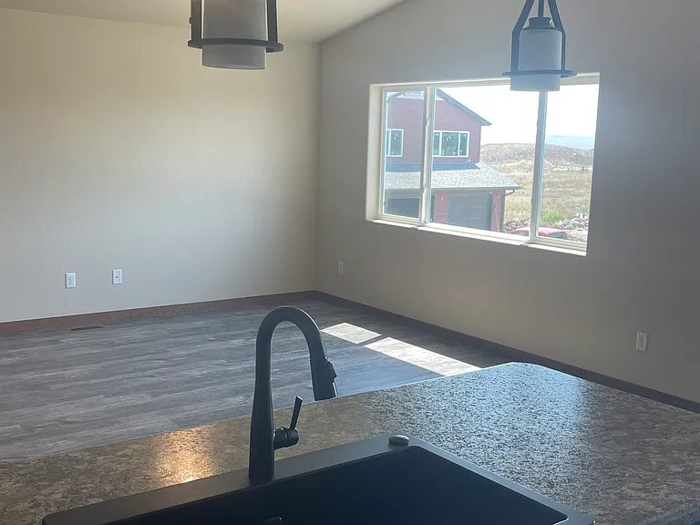 656 Civil Way — Photo 17