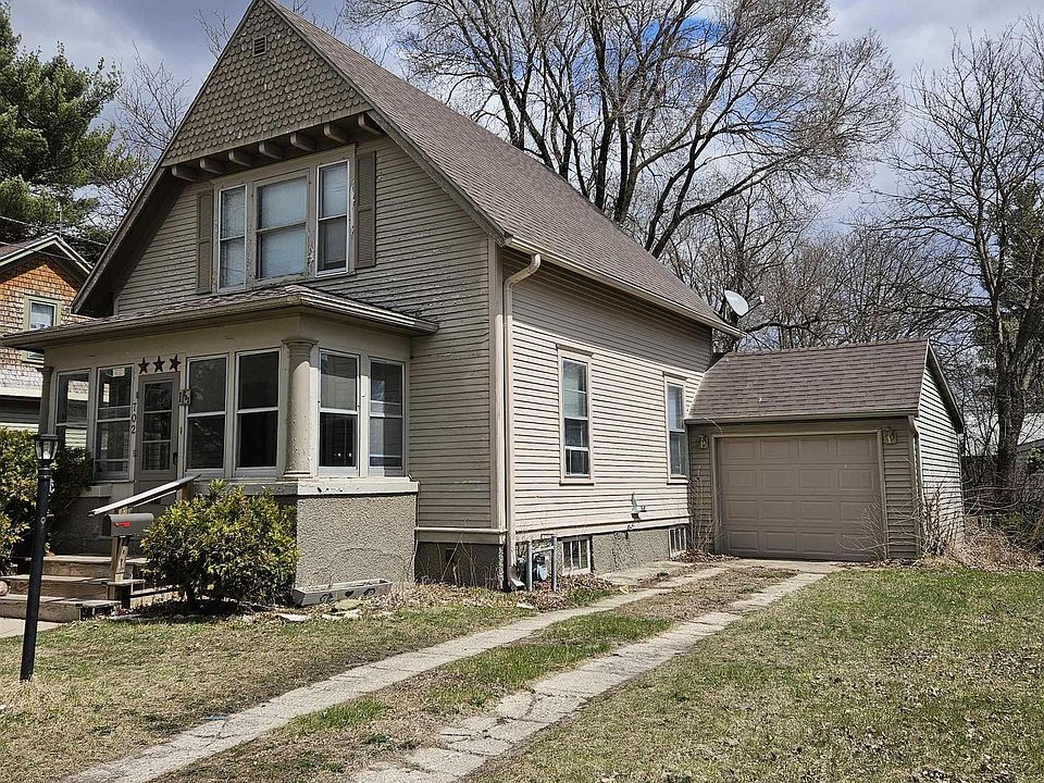 2nd image of 702 D St