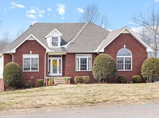 1128 Rustling Oaks Dr, Pleasant View, TN 37146