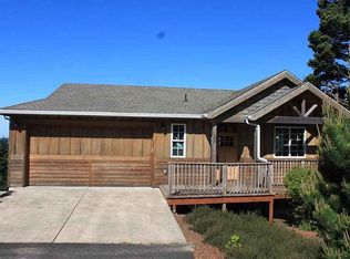 990 Castle Pl, Tillamook, OR 97141