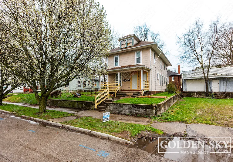 219 E Willard St #3 — Photo 1